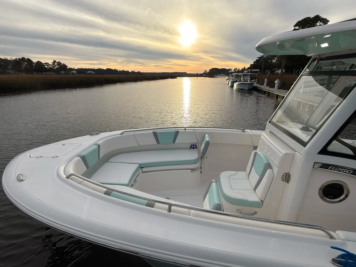 2025 Robalo R 250 — Coastal Boat Pros, Little River SC