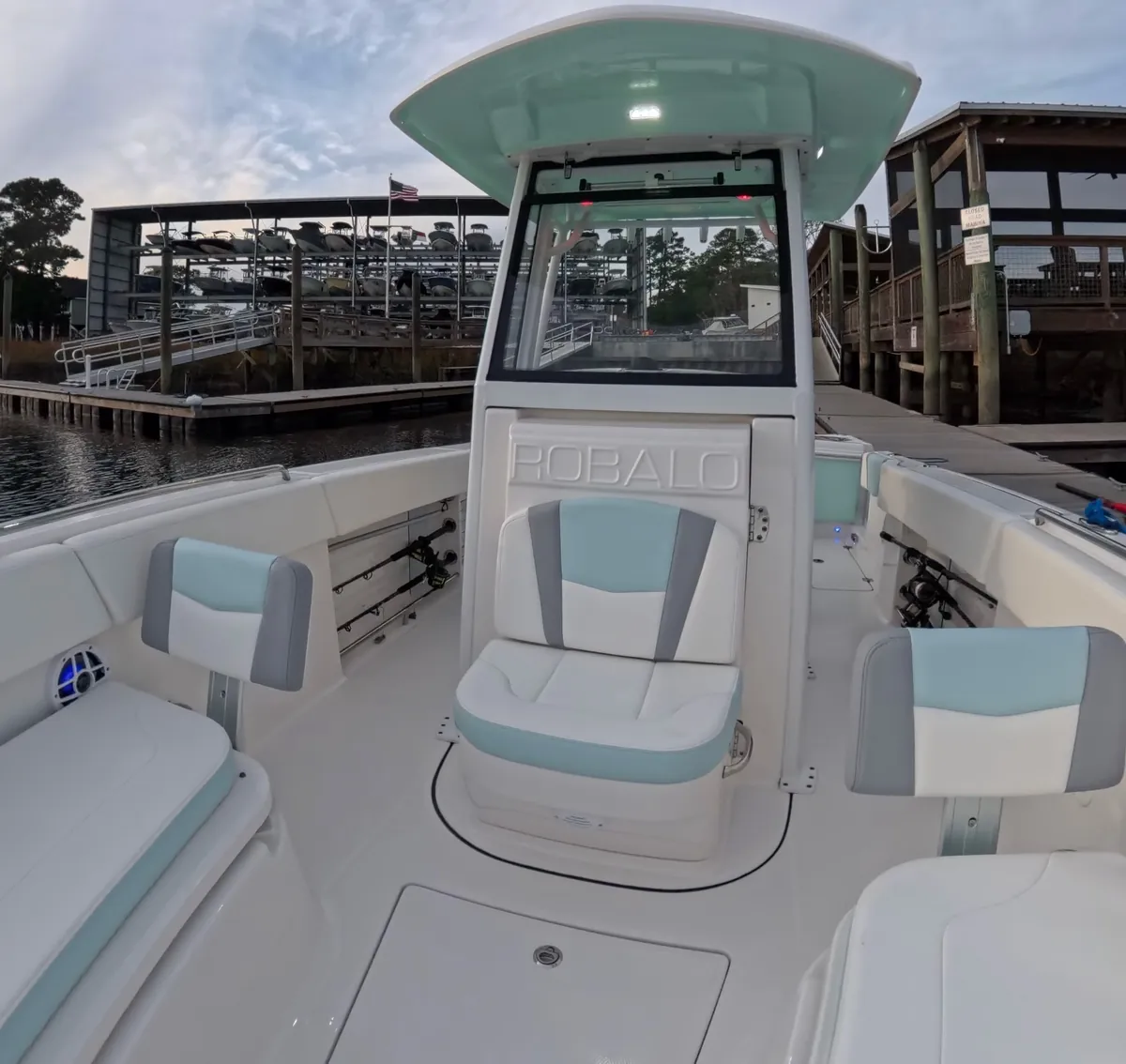 2025 Robalo R 250 — Coastal Boat Pros, Little River SC